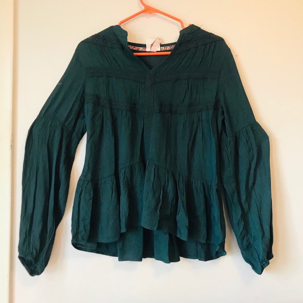 Cute forest green long sleeve shirt!
